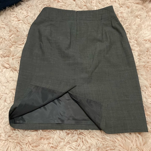 Like New Banana Republic Skirt - Picture 7 of 11